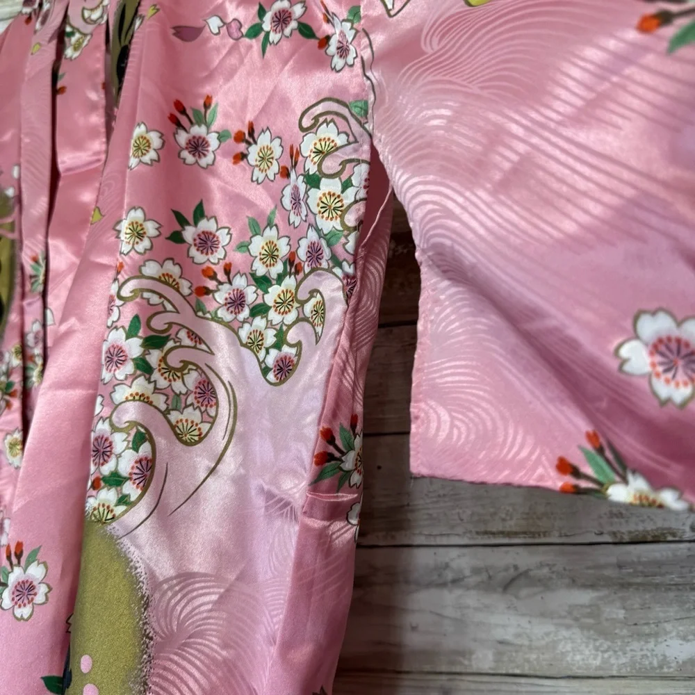 Japanese Kimono Women’s Pink Floral Robe Sode-Tsuke